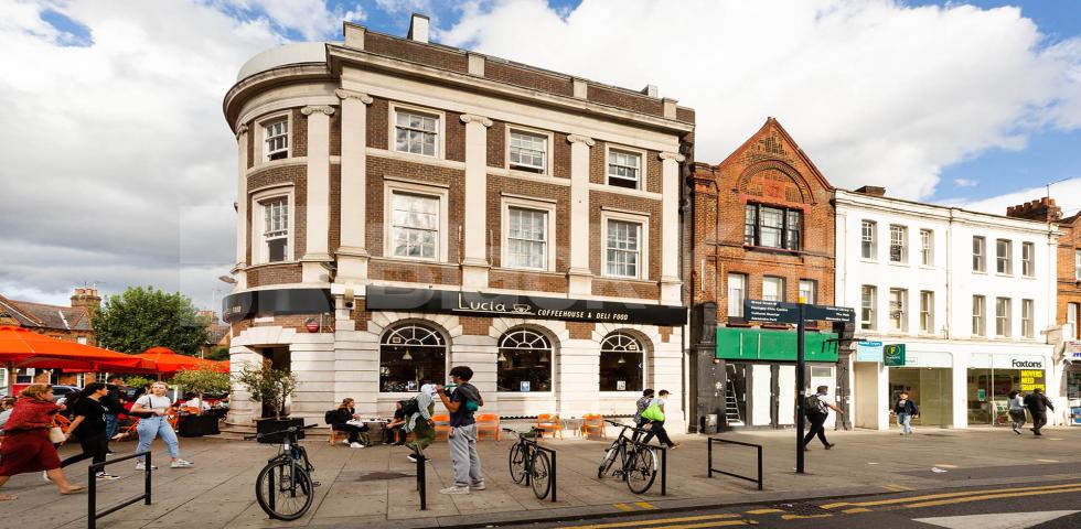 			2 Bedroom, 1 bath, 1 reception Apartment			 High Road, Wood Green